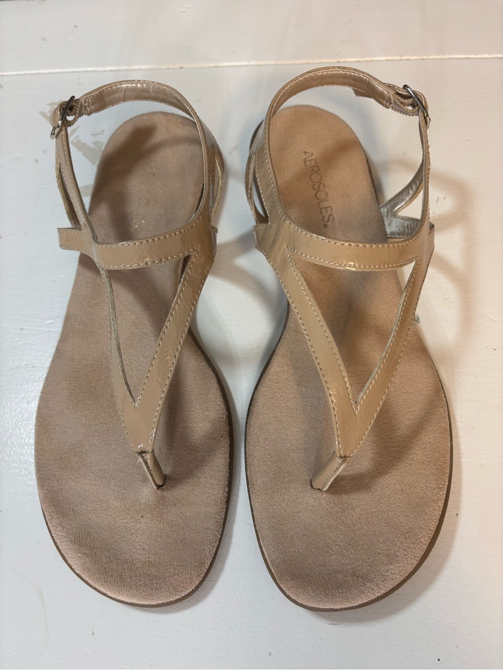 AEROSOLES Women’s 9.5 Thong Sandals Nude Beige Strappy